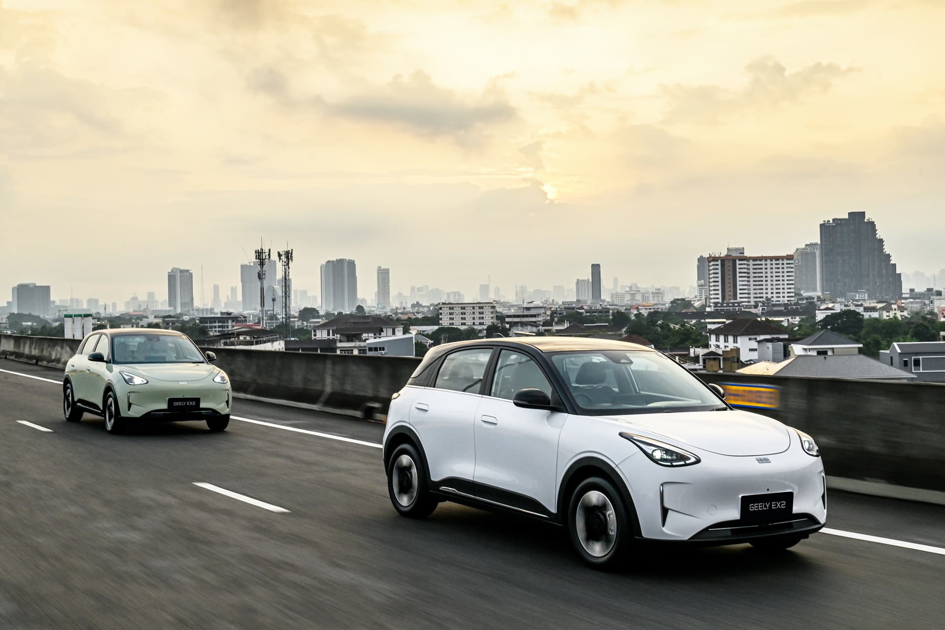 ภาพ GEELY EX2 จากแหล่งข้อมูลที่ตรวจสอบแล้ว