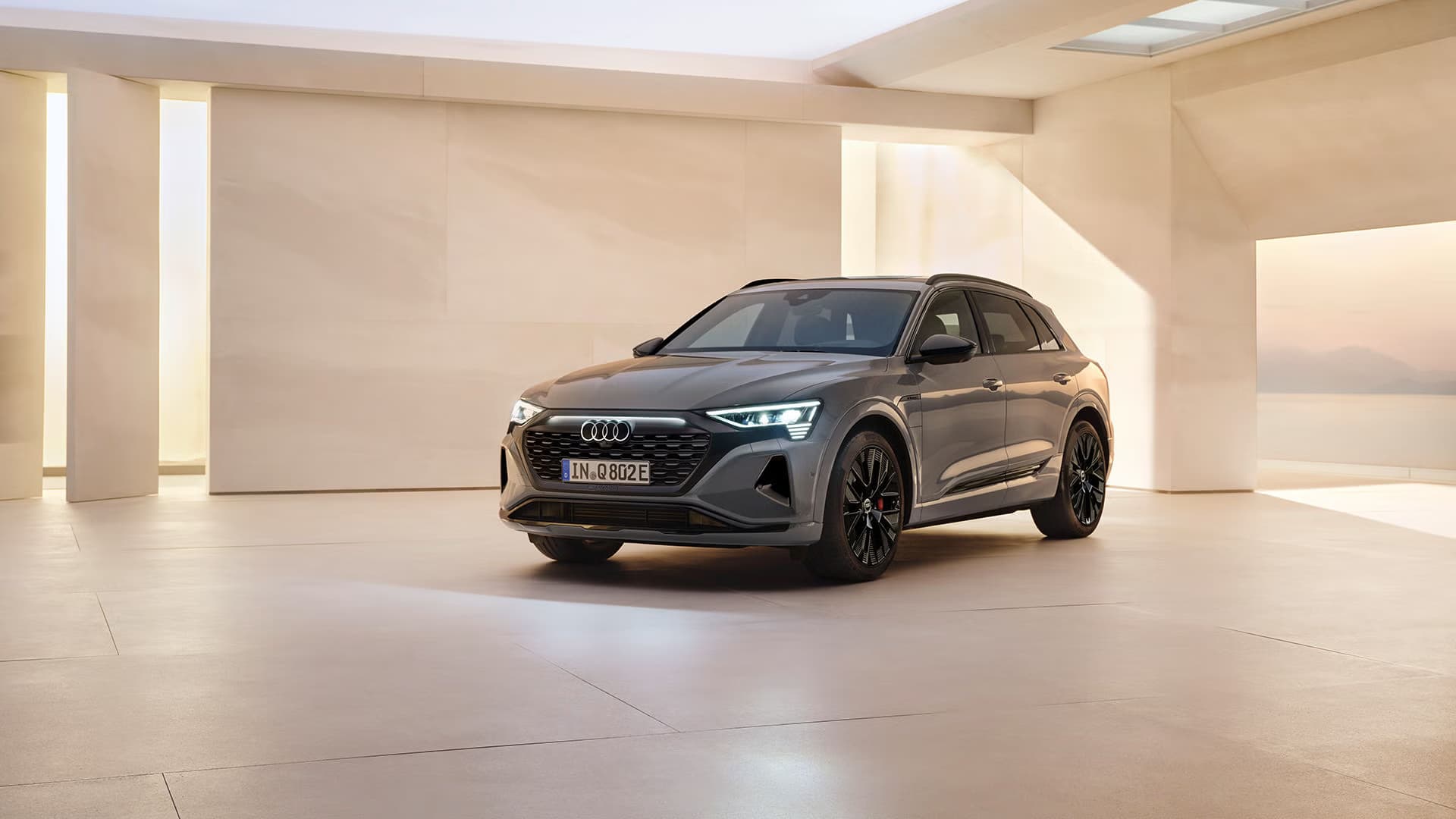 ภาพ Audi Q8 e-tron จากแหล่งข้อมูลที่ตรวจสอบแล้ว